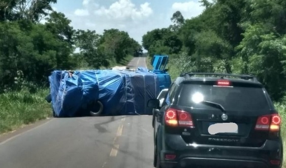 Caminh O De Mudan A Tomba Na Pr Entre Terra Roxa E Gua Ra Cgn