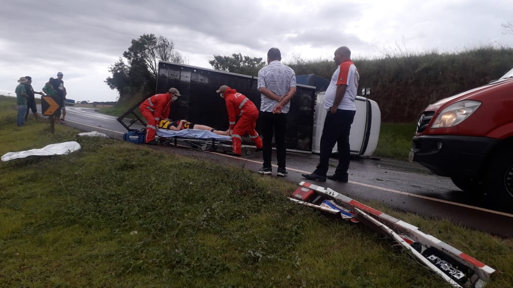 Duas Pessoas Pessoas Ficam Feridas Em Tombamento Na Rodovia BR 467