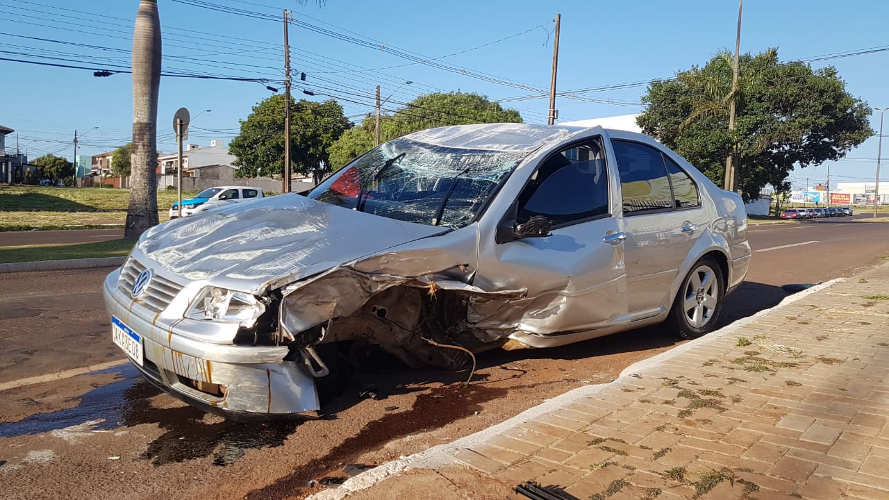 Carro Fica Destru Do Em Capotamento Na Avenida Brasil Cgn