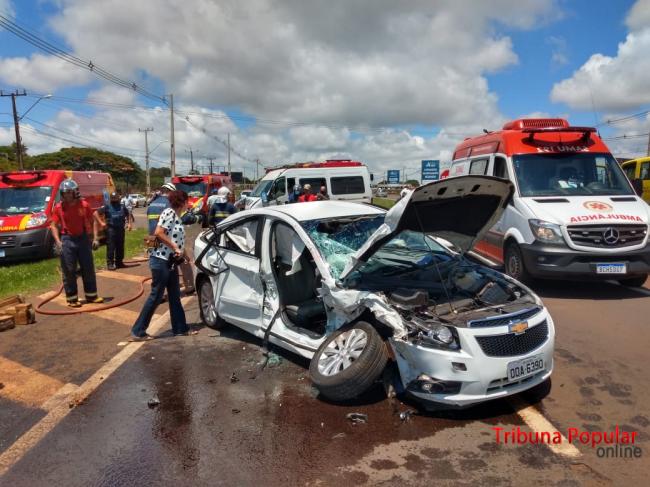 Colisão entre dois veículos deixa 8 pessoas feridas na BR 277 em Foz