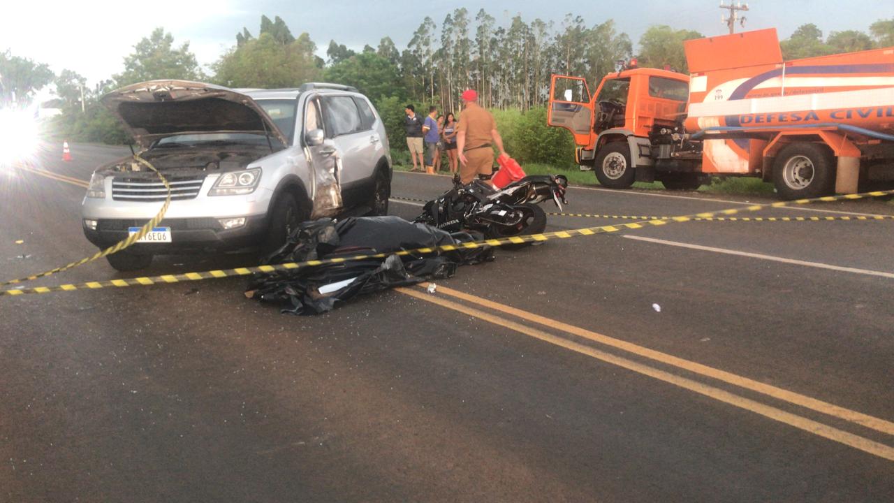 Homem morre após colisão entre moto esportiva e caminhonete na PR 182