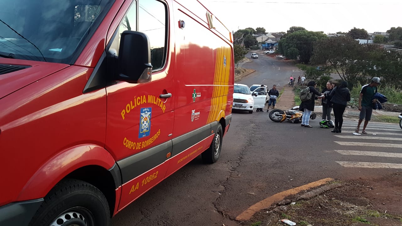 Motociclista de 20 anos fica ferido em acidente de trânsito no Bairro