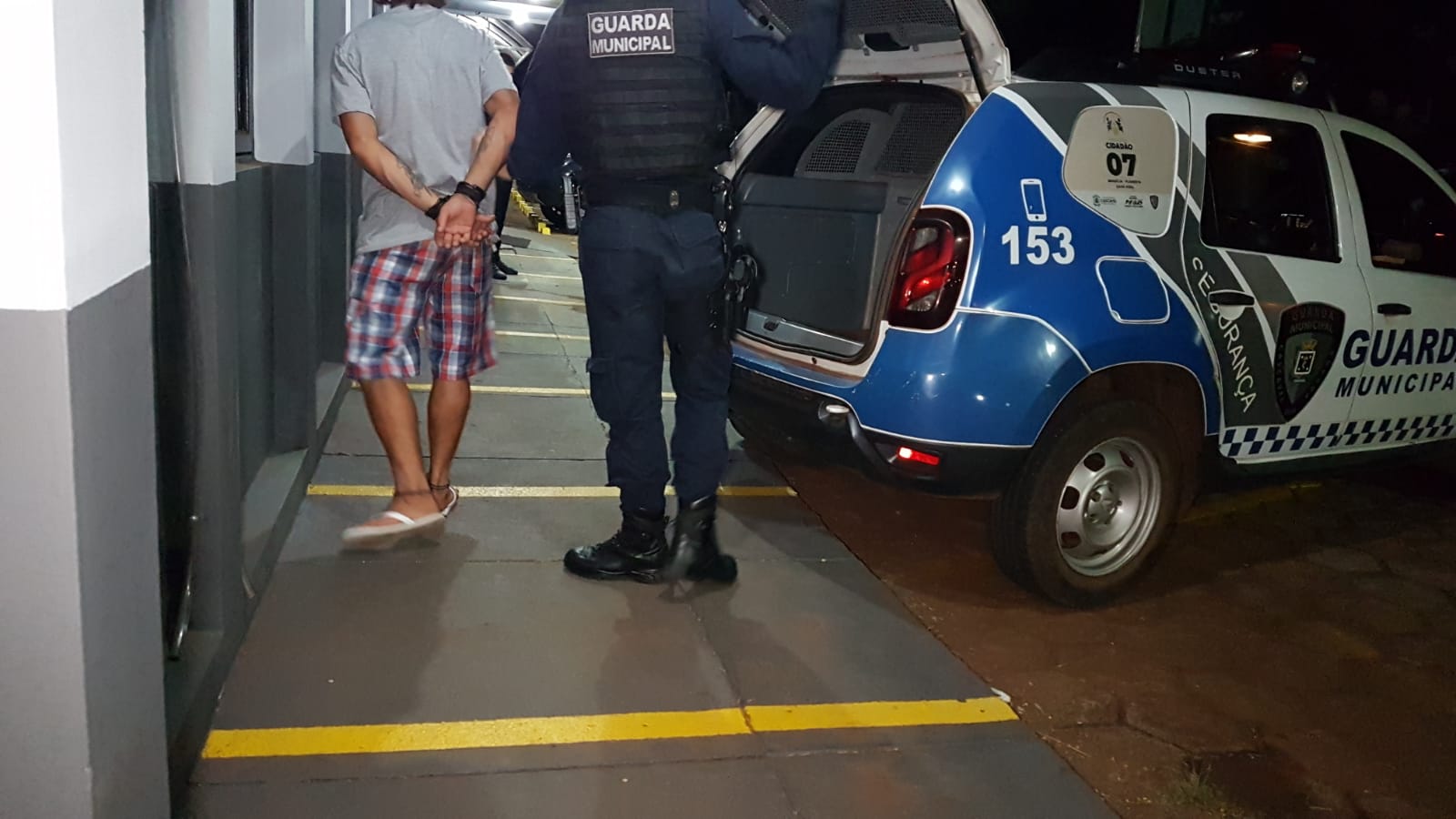 Homem Fumando Crack Abordado No Centro E Acaba Preso Pela Gm Cgn