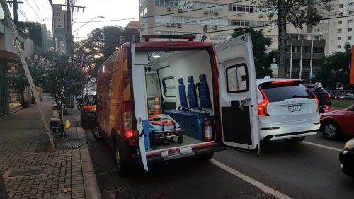 Homem Sofre Luxa O No Ombro Esquerdo Ao Cair De Dois Metros De Altura