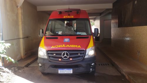 Homem é socorrido pelo Siate após cair de bicicleta na Rua Recife CGN