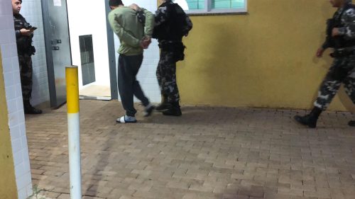 Dupla Detida Durante A Madrugada Em Cascavel Est Envolvida Em Tr Fico