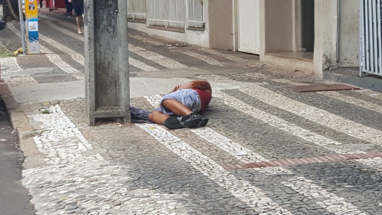 Homem Ca Do Na Rua Castro Alves Gera Preocupa O Cgn O Maior Portal