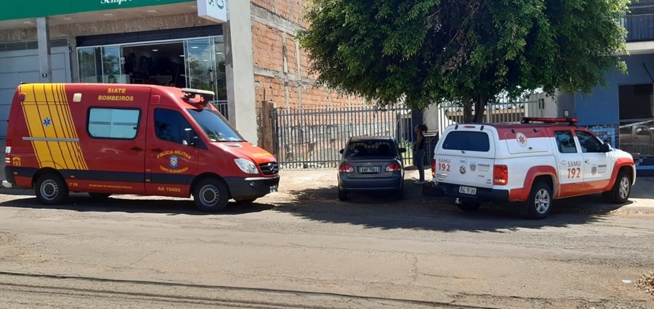 Trabalhador fica gravemente ferido ao sofrer descarga elétrica e cair