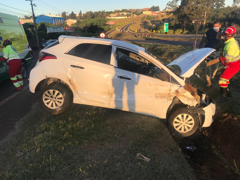 Bêbado motorista provoca capotamento na BR 277 foge pela contramão e