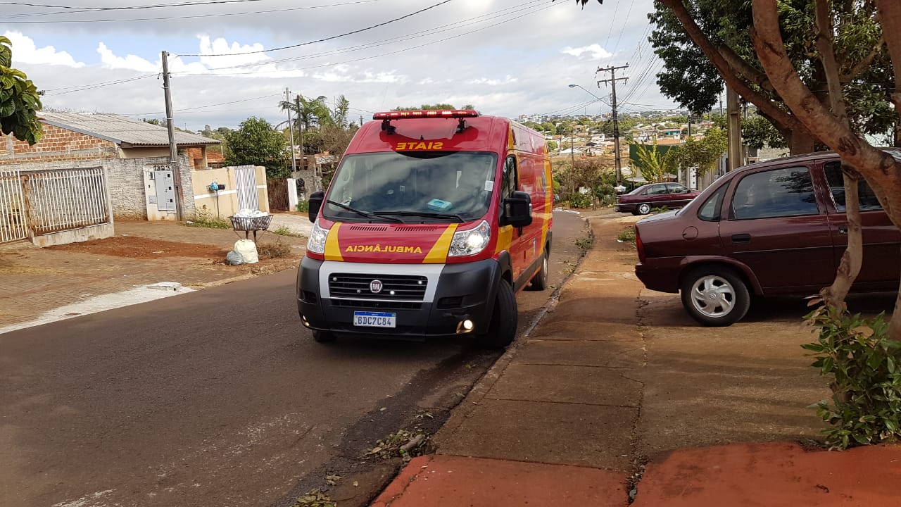 Homem é socorrido pelo Siate no Bairro Morumbi após cair em residência