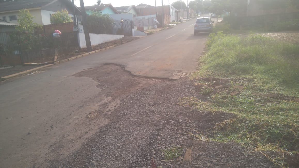 Morador Reclama De Buraco Na Rua Padre Paulo Englert Na Divisa Do