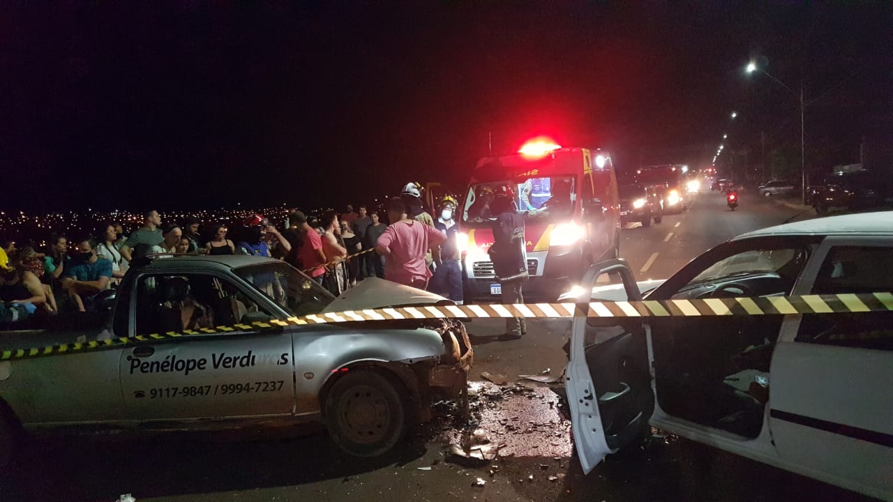 Acidente envolve três veículos na Avenida das Pombas no Bairro