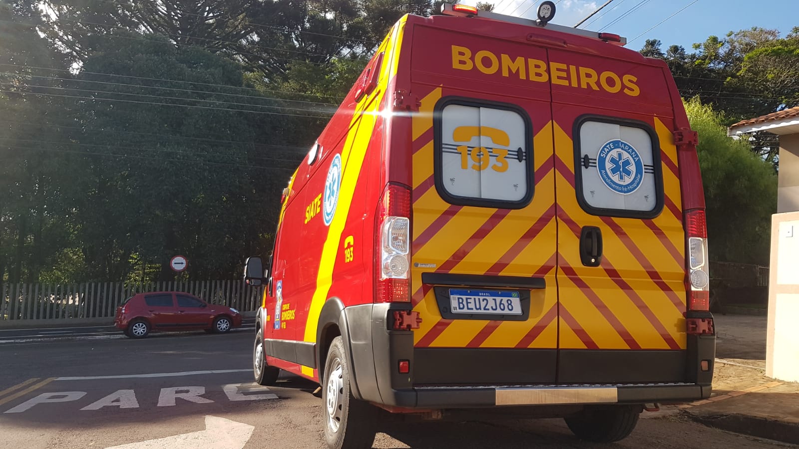 fratura no tornozelo mulher é socorrida pelo Siate no Parque São