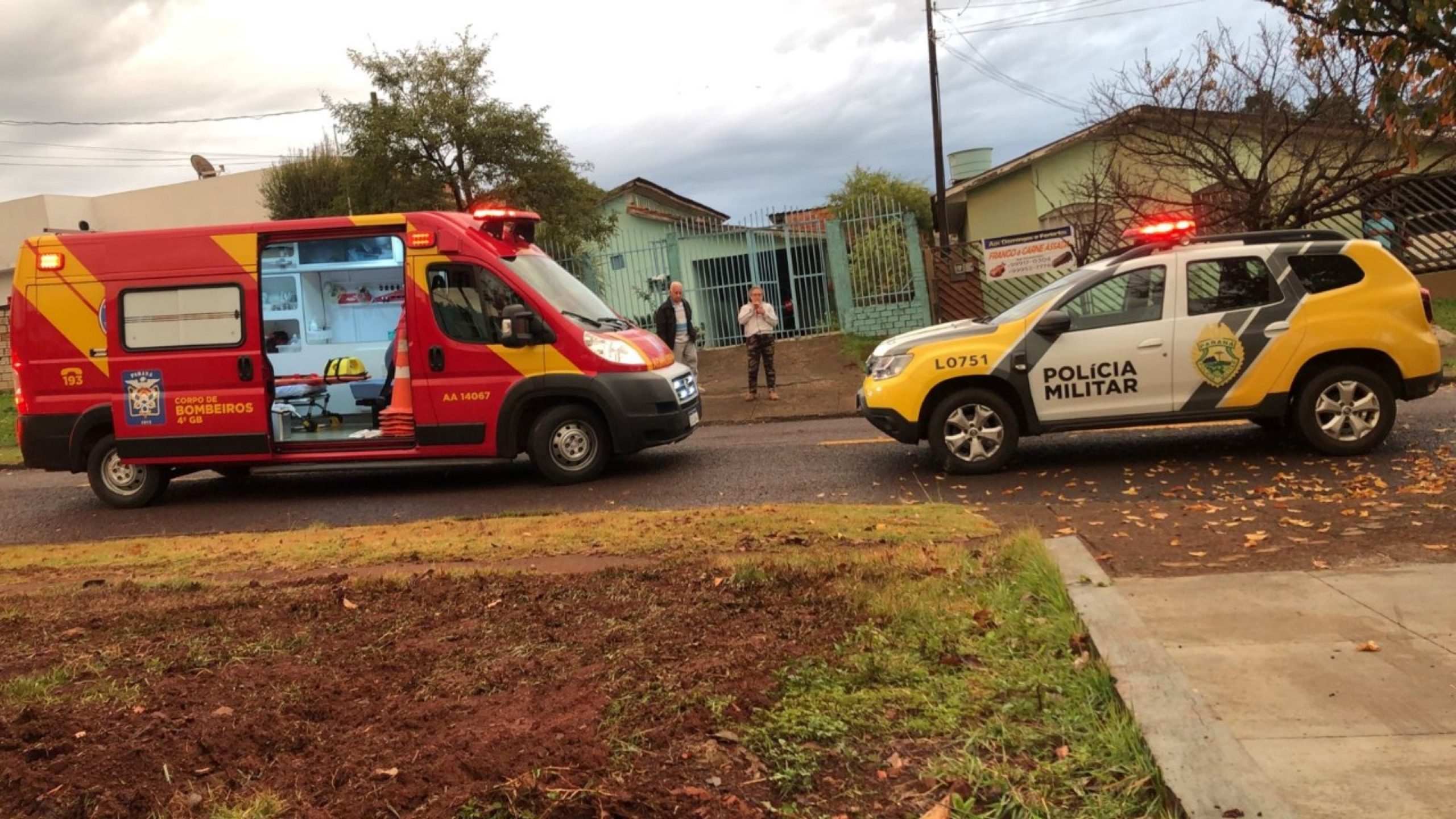 Durante briga de família homem tenta esfaquear esposa atinge o filho e