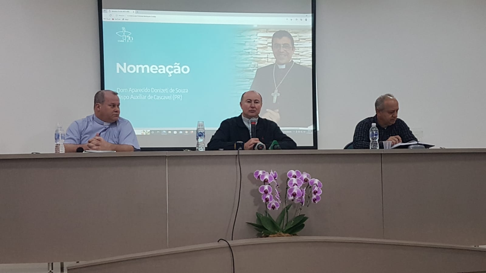 Durante Quimioterapia De Dom Adelar Bispo Auxiliar Dom Donizeti Ir