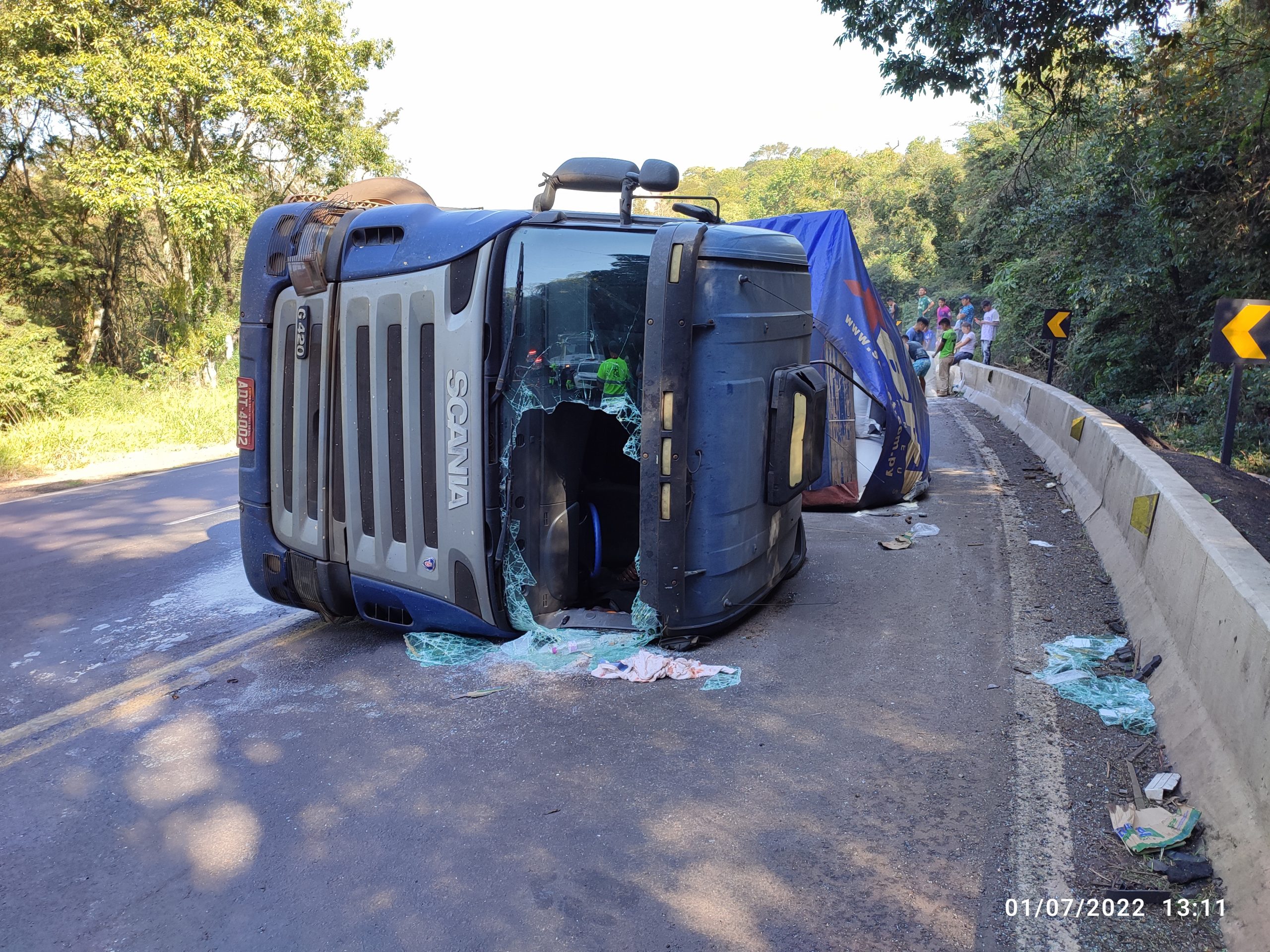 Carreta Tomba Na Br Em Nova Laranjeiras Pr E Carga Saqueada Cgn