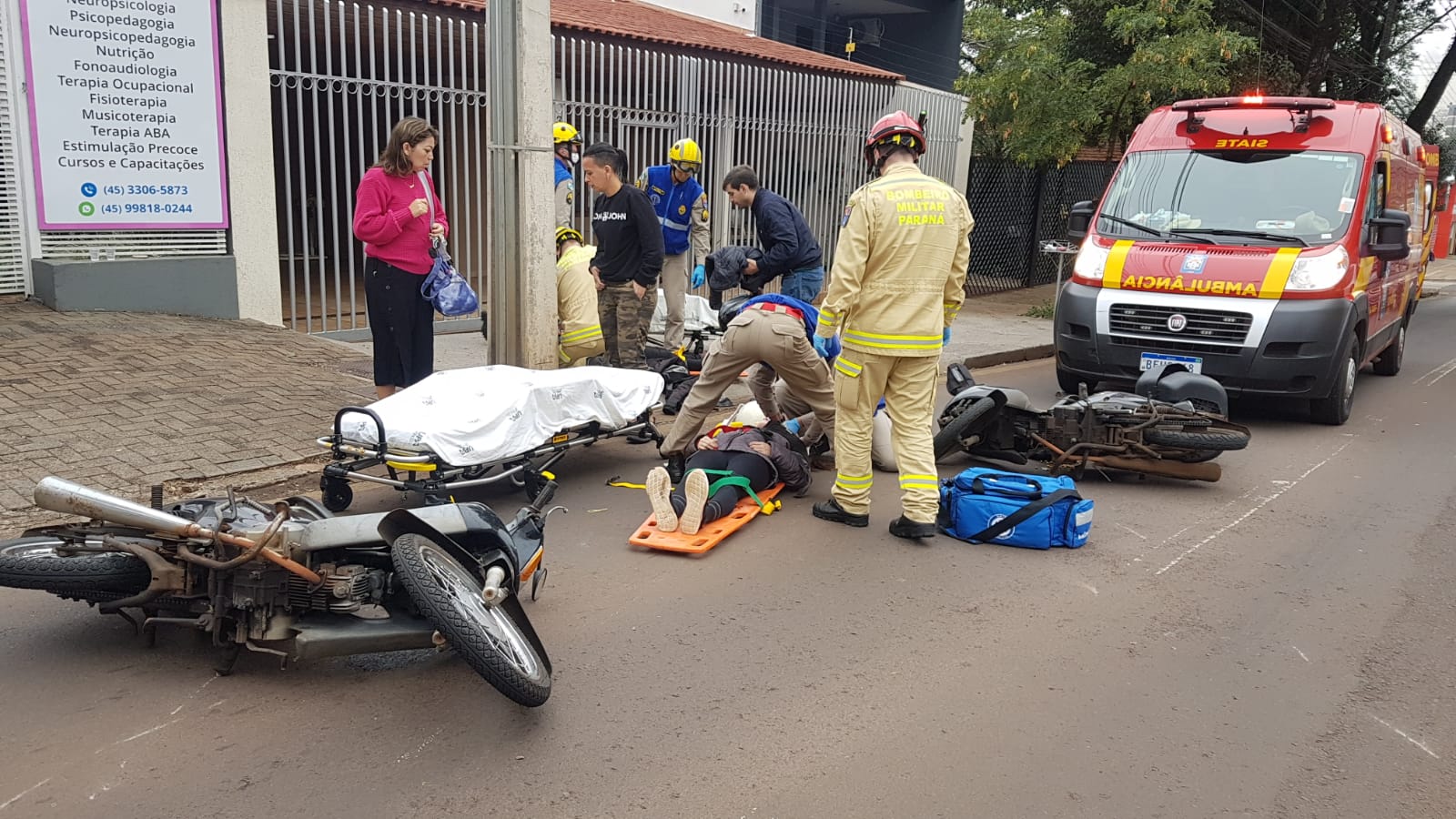 Ap S Colis O Frontal Entre Motos Mulheres S O Socorridas Pelo Corpo De