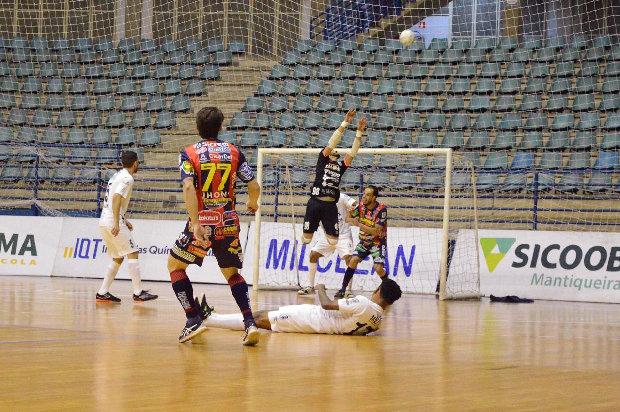 Cascavel Futsal Perde Termina Em E Vai Enfrentar Assoeva Nas