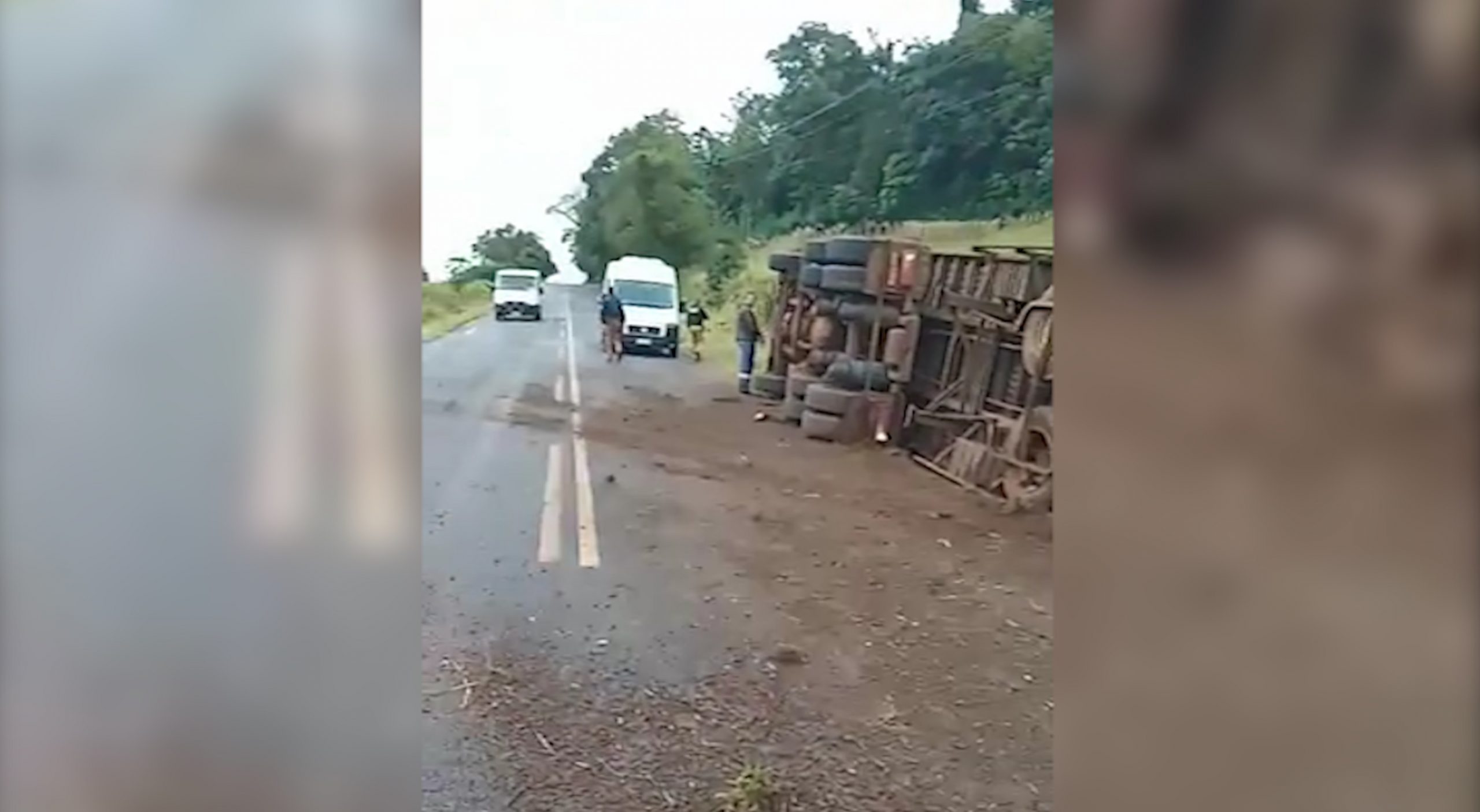 Caminh O Tomba Na Rodovia Pr Em Boa Vista Da Aparecida Cgn O