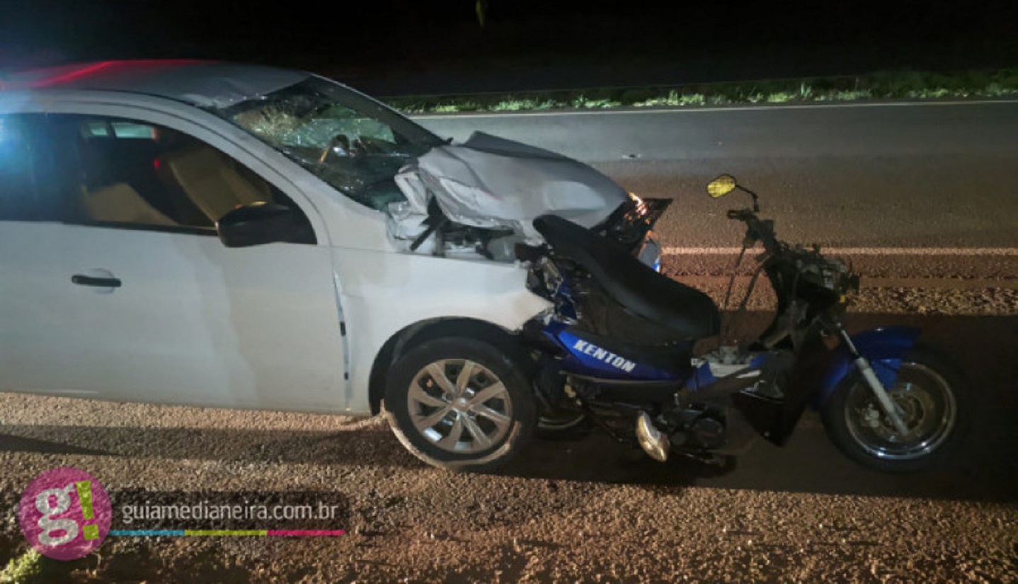 Duas pessoas morrem após carro colidir na traseira de motoneta entre