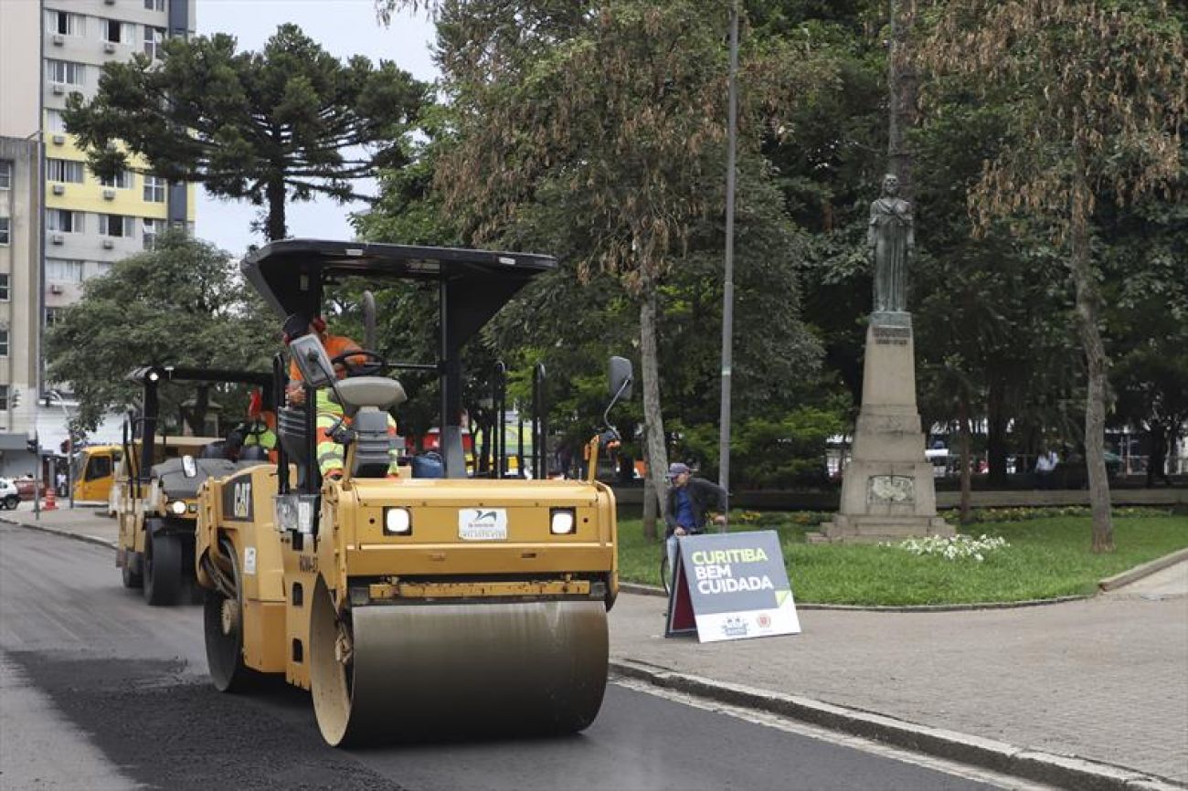 Curitiba Avenida Marechal Floriano ganha asfalto novo e obras avançam