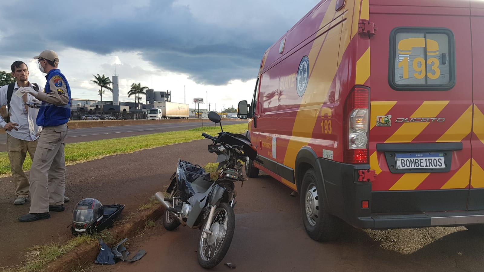 Homem Fica Ferido Em Colis O Entre Carro E Moto No Santos Dumont Cgn