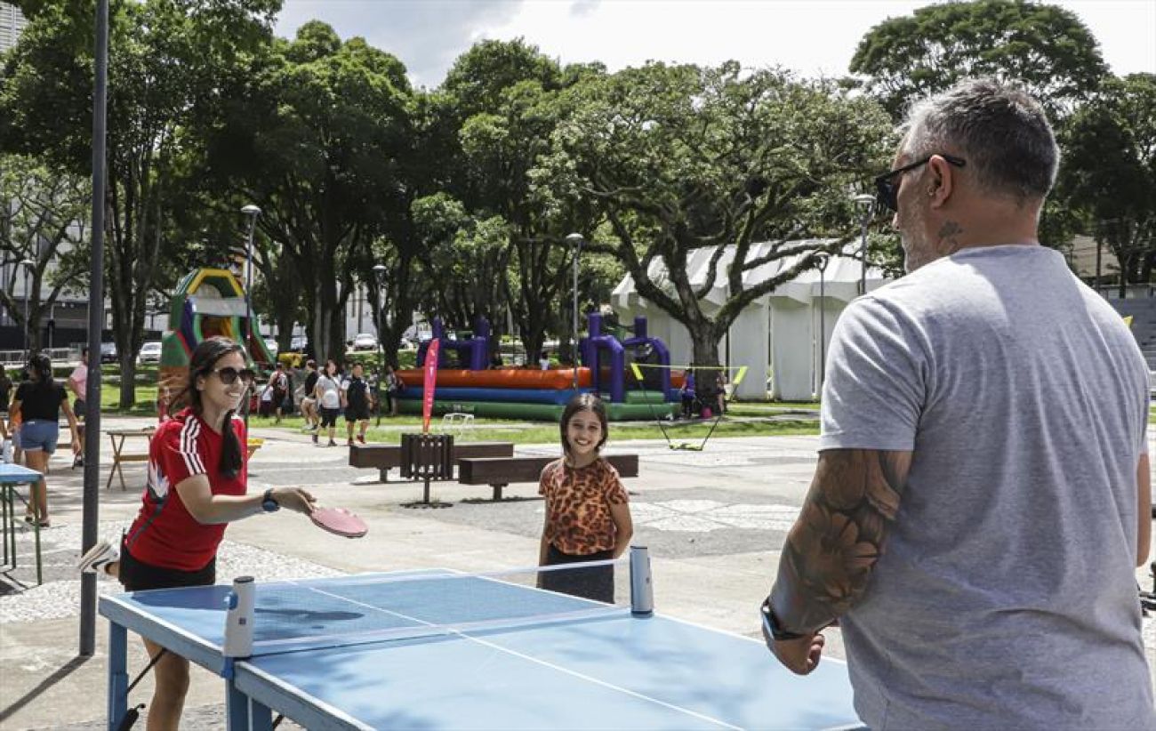 Curitiba Festivais Rel Mpago De Brincadeiras Est O Na Programa O Do