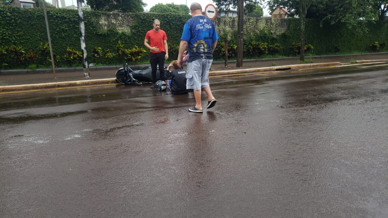 Mulher Fica Ferida Ao Sofrer Queda De Motocicleta Na Rua Bar O Do Cerro