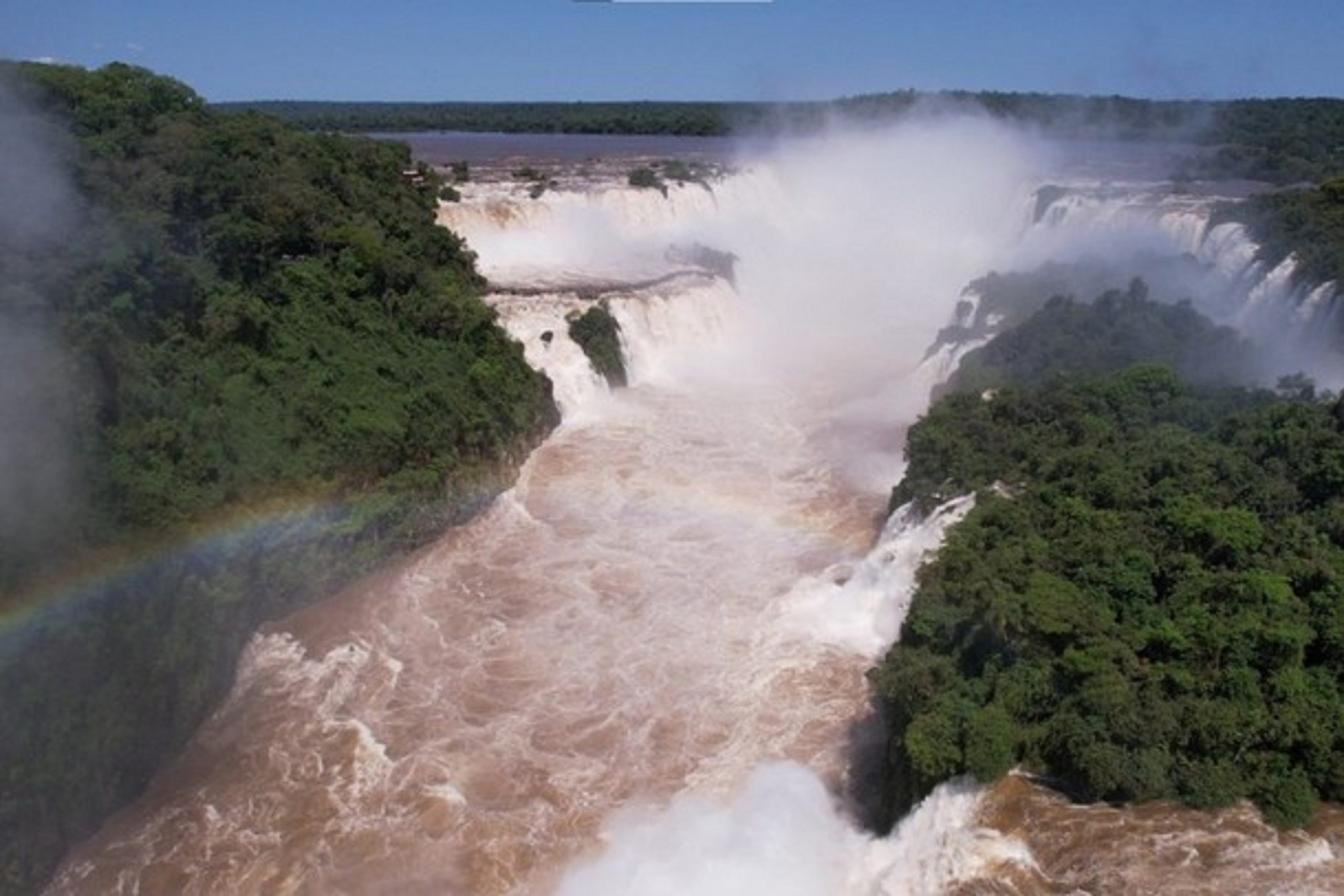 Vazão das Cataratas chega a 10 7 milhões de litros de água e passeio do