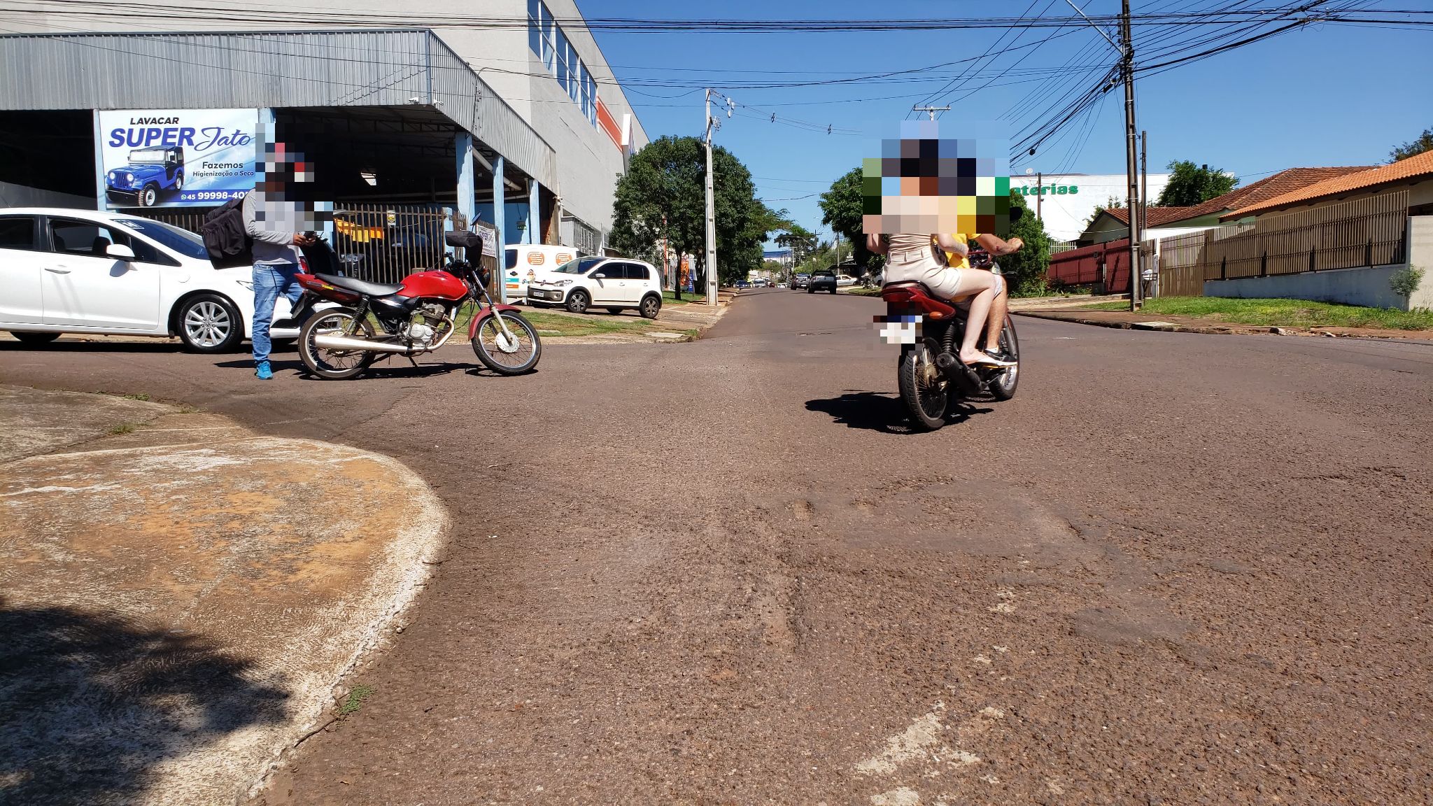 Duas Motos Batem Na Rua Fortunato Bebber Esquina Rua Rio Negro