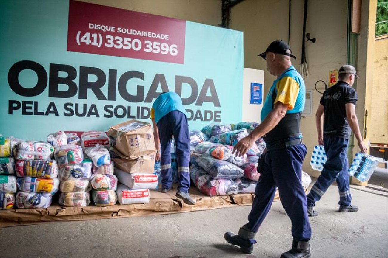 doações da população Curitiba envia ajuda humanitária para Rio