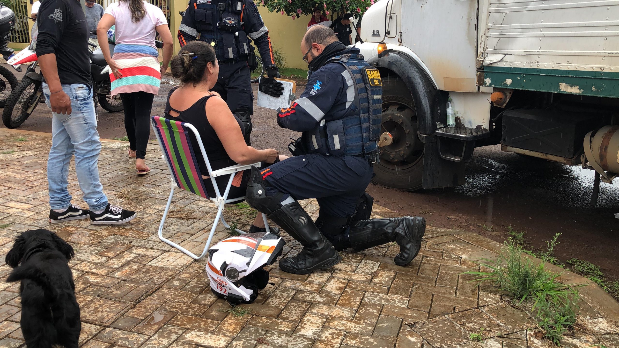 Após se envolver em grave acidente motociclista motorista de