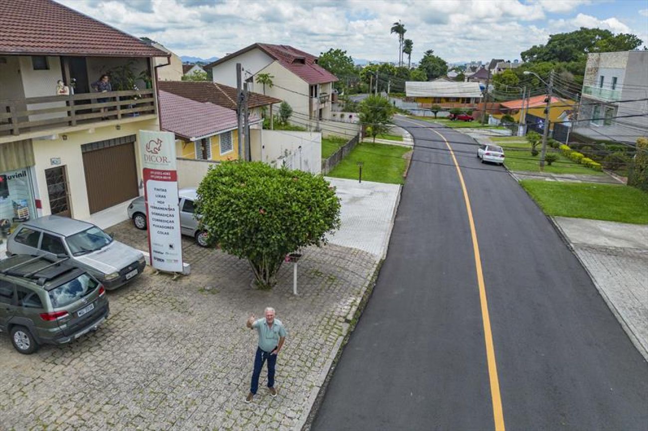 População pede asfalto novo pelo Fala Curitiba e a Prefeitura atende