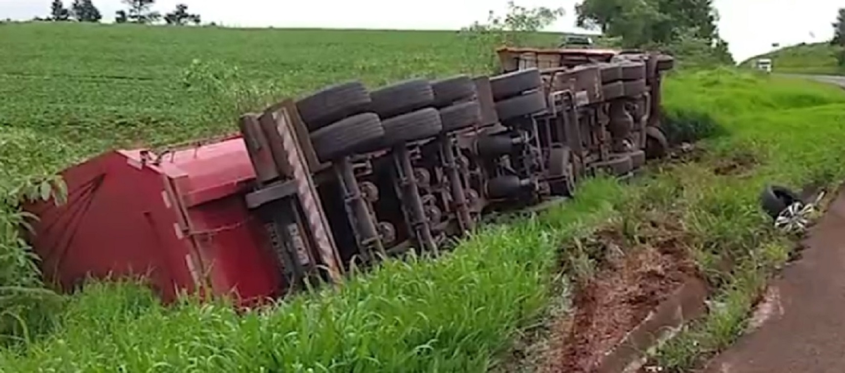 Pista Ficar Interditada Para Destombamento De Carreta Na Br Entre