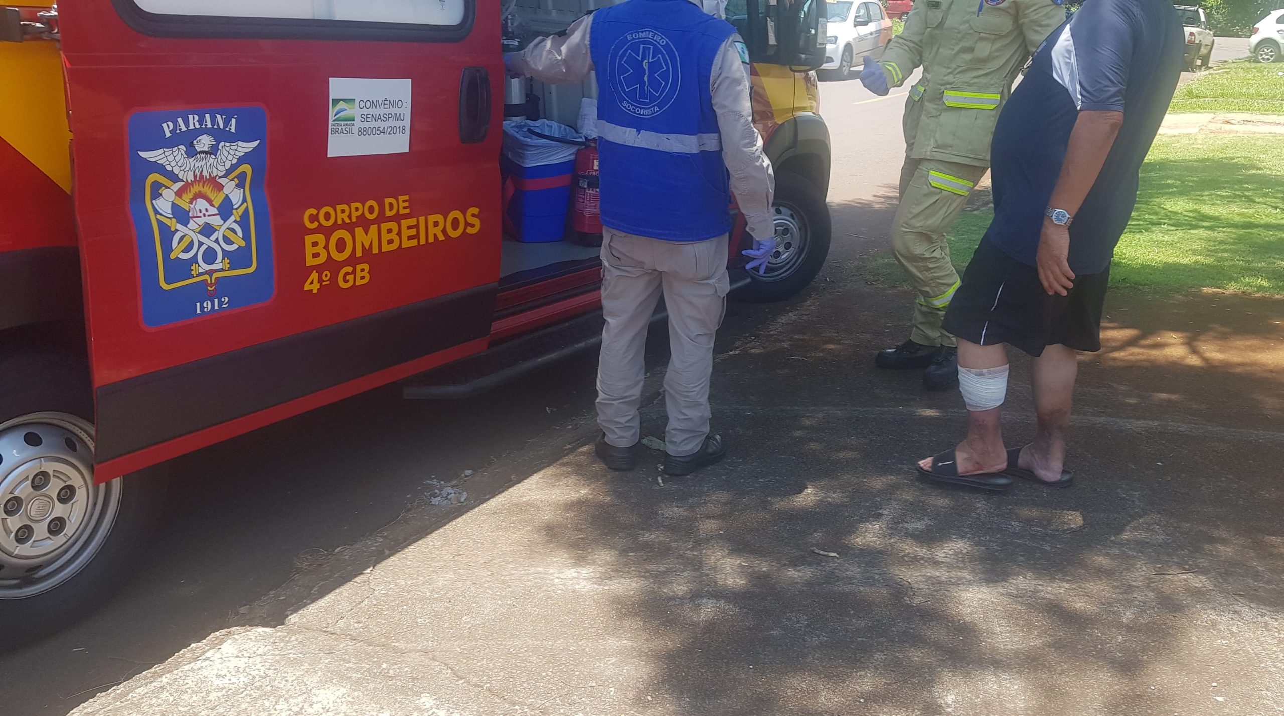 Idoso é atingido por bicicleta e é socorrido lesão na perna CGN