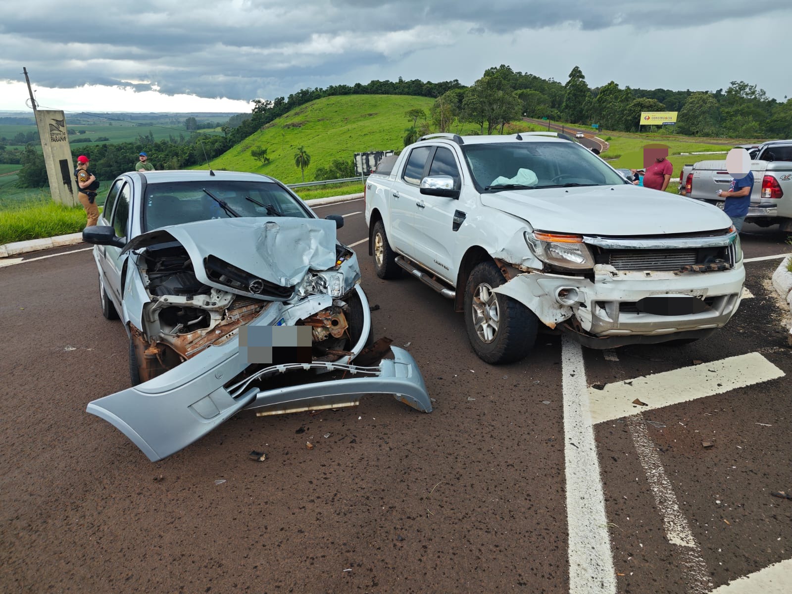 Ve Culos Placas De Cascavel Se Envolvem Em Acidente Na Pr Cgn