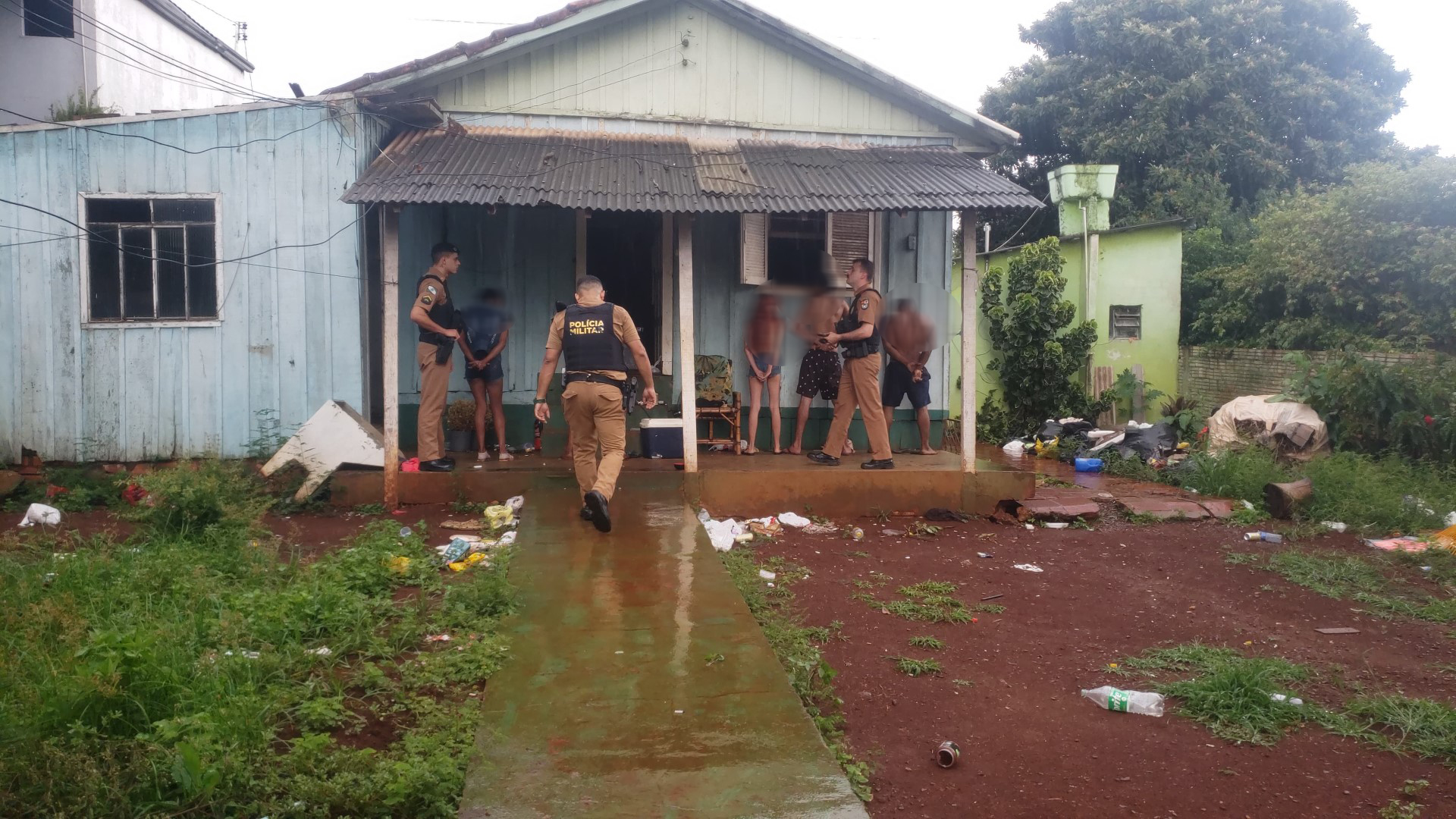 Ap S Den Ncia De Tr Fico Pm Faz Arrast O Em Resid Ncia Abandonada