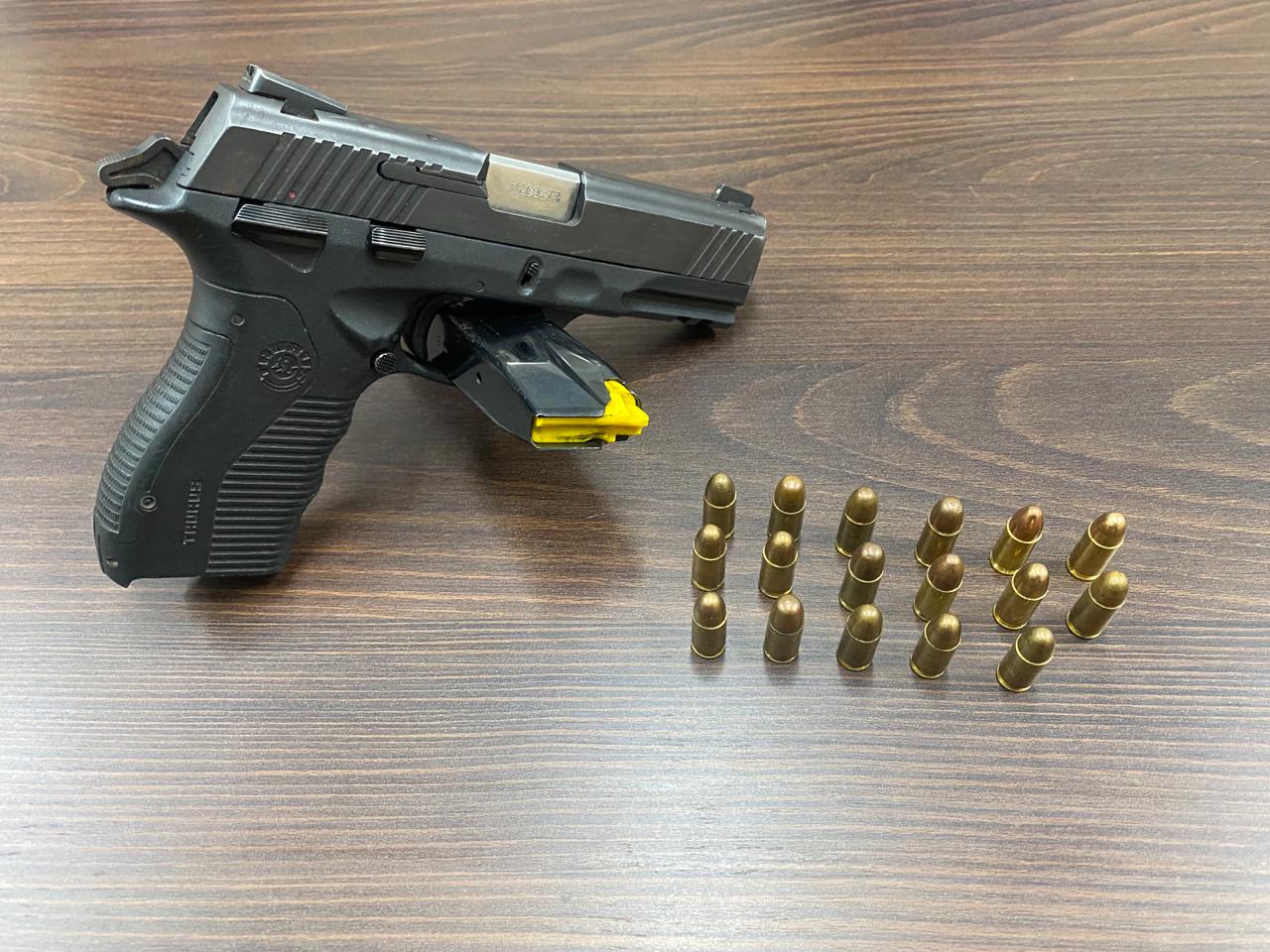 Homem é preso pistola calibre 9 milímetros no Bairro Florais do