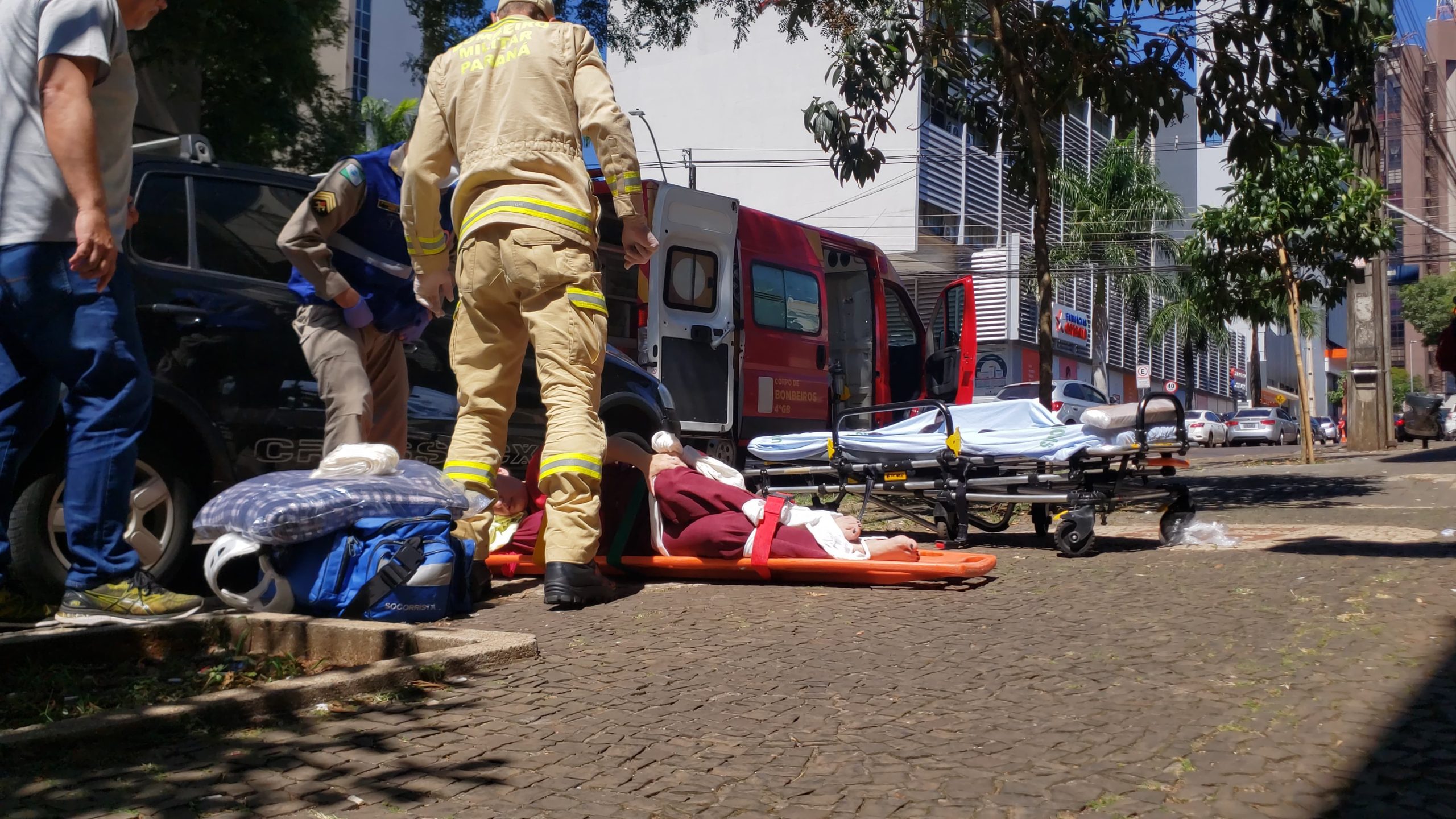 Mulher Socorrida Pelo Siate Ap S Sofrer Queda Na Rua Sete De Setembro