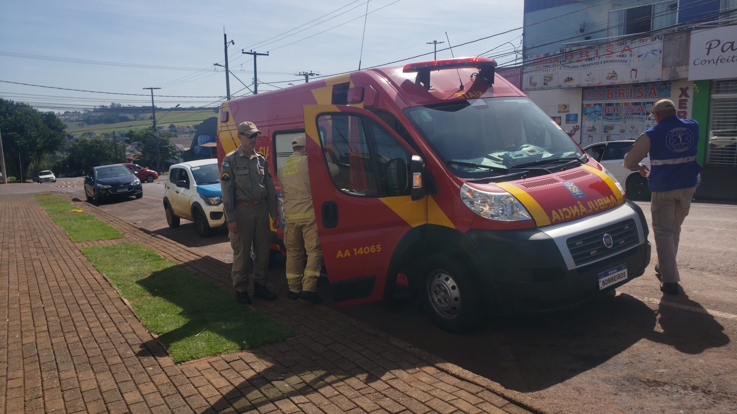 Homem pisa em garrafa quebrada e é socorrido pelo Siate CGN O maior