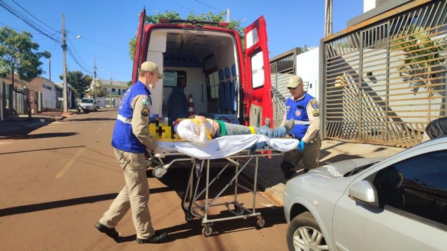 Enquanto Pintava A Casa Idoso Cai Da Escada E Fica Ferido No