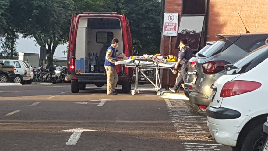 Mulher Socorrida Pelo Siate Ap S Sofrer Queda Na Prefeitura De