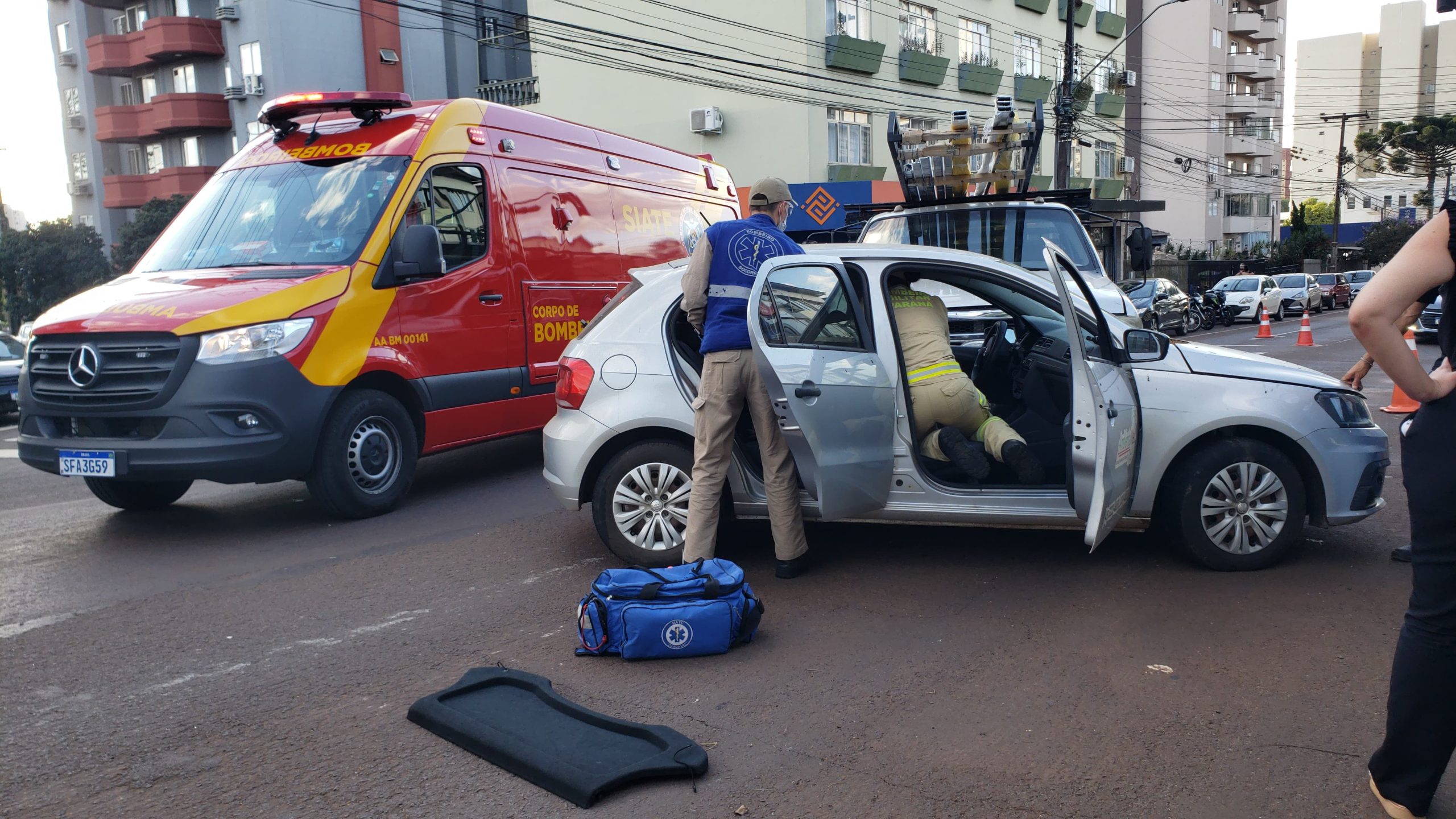 Mulher Fica Enclausurada Em Ve Culo Ap S Forte Colis O No Centro Cgn