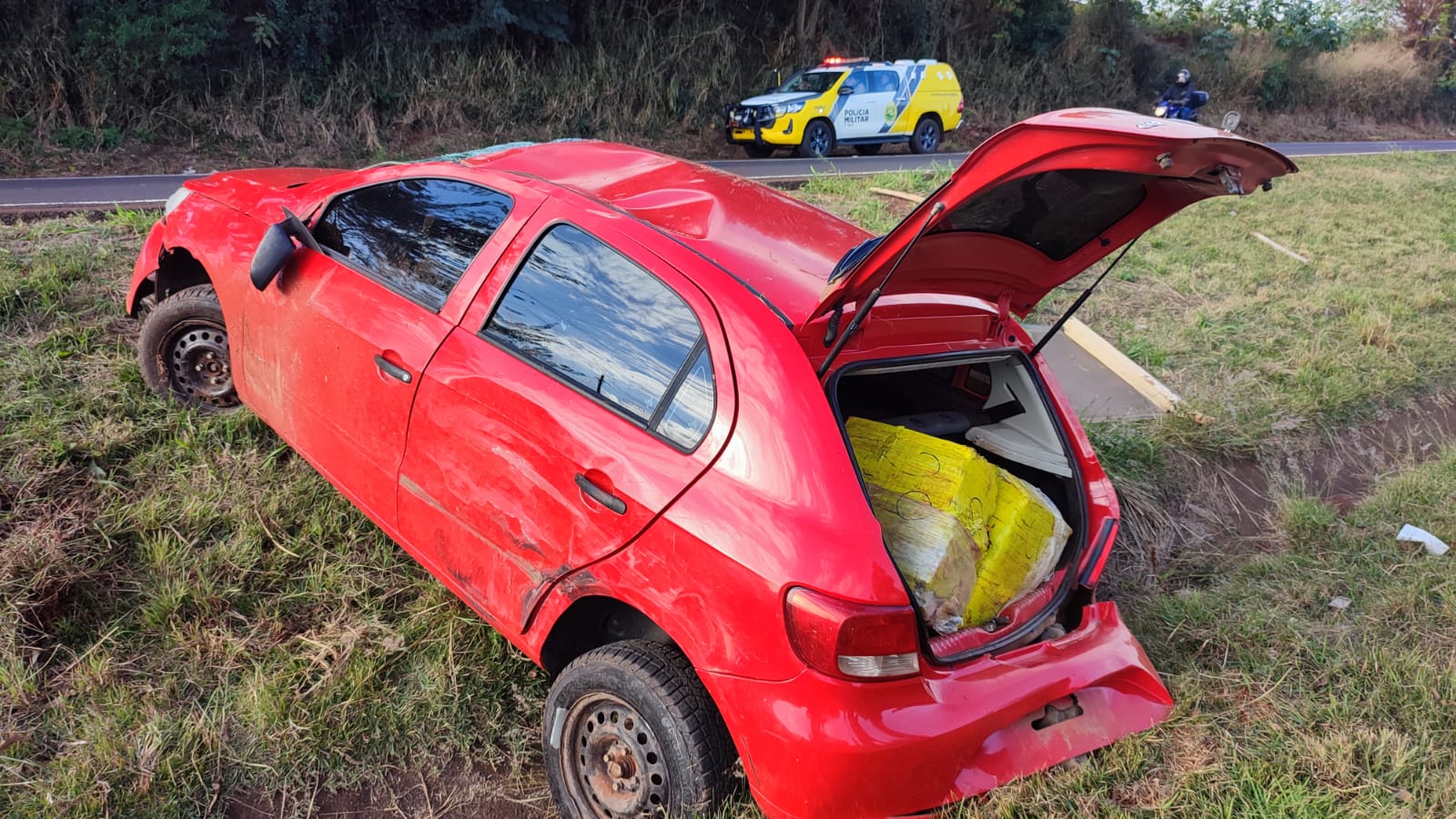 Megaoperação policial resulta em perseguição capotamento e prisão de