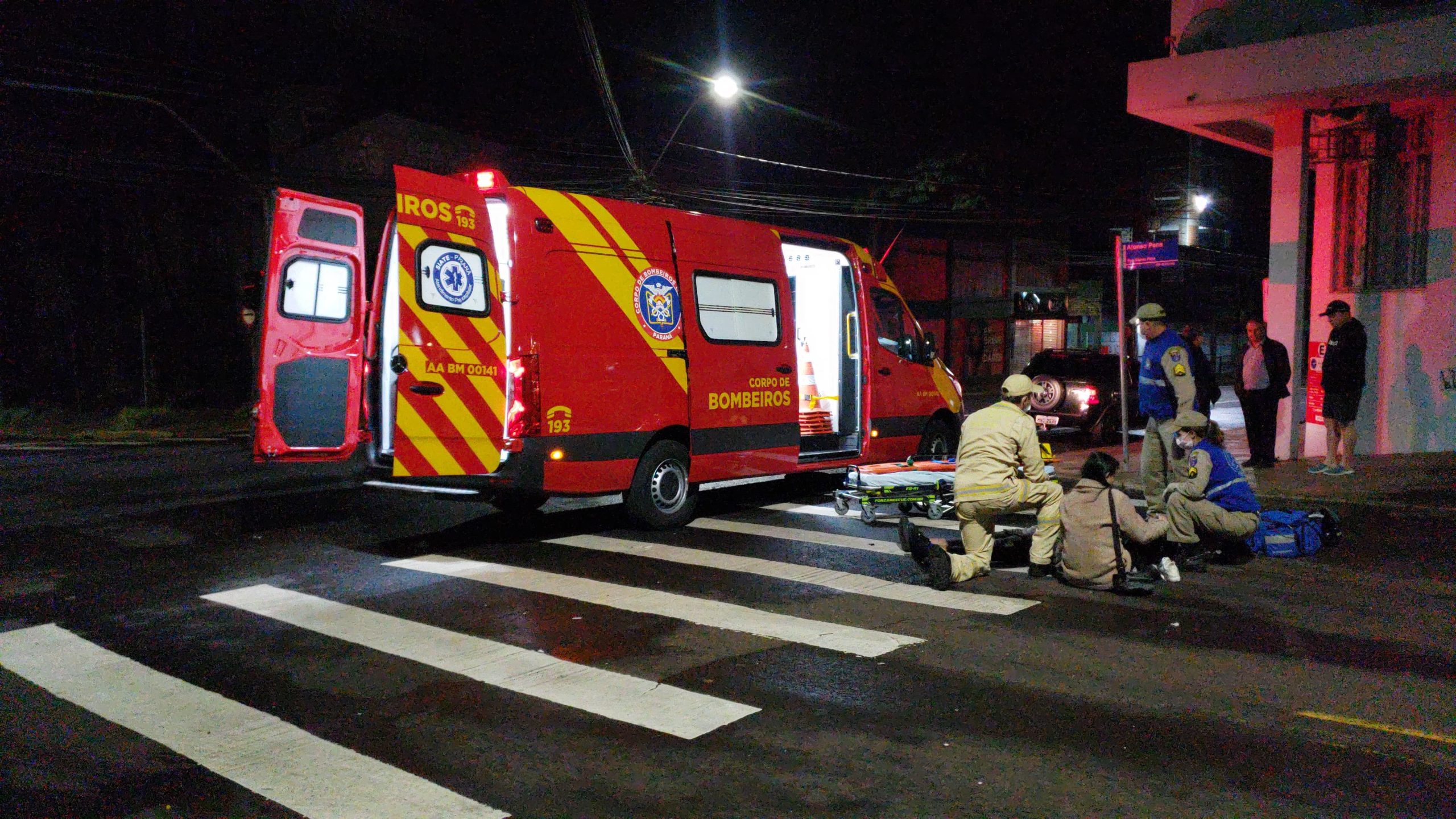 Casal de motociclistas fica ferido em acidente de trânsito no Centro