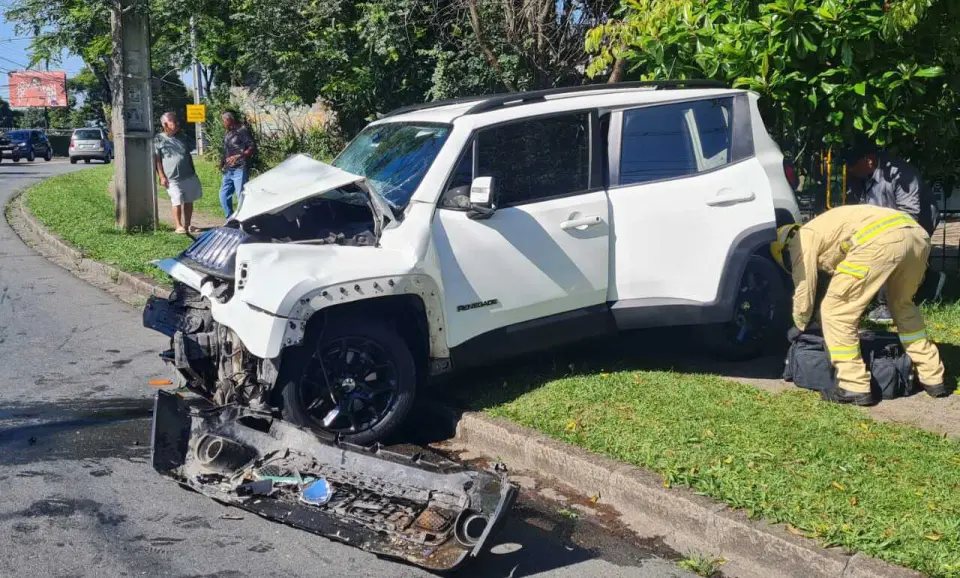 Mulher Passa Mal No Volante E Fica Ferida Ap S Bater De Frente Contra