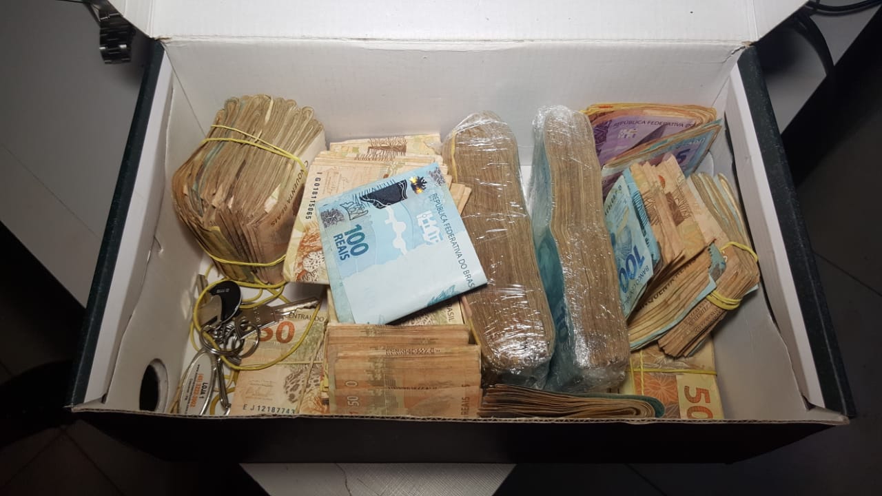 Imagem referente a Segundo PM, mais de R$ 70 mil foram apreendidos na casa do ‘chefe do tráfico’
