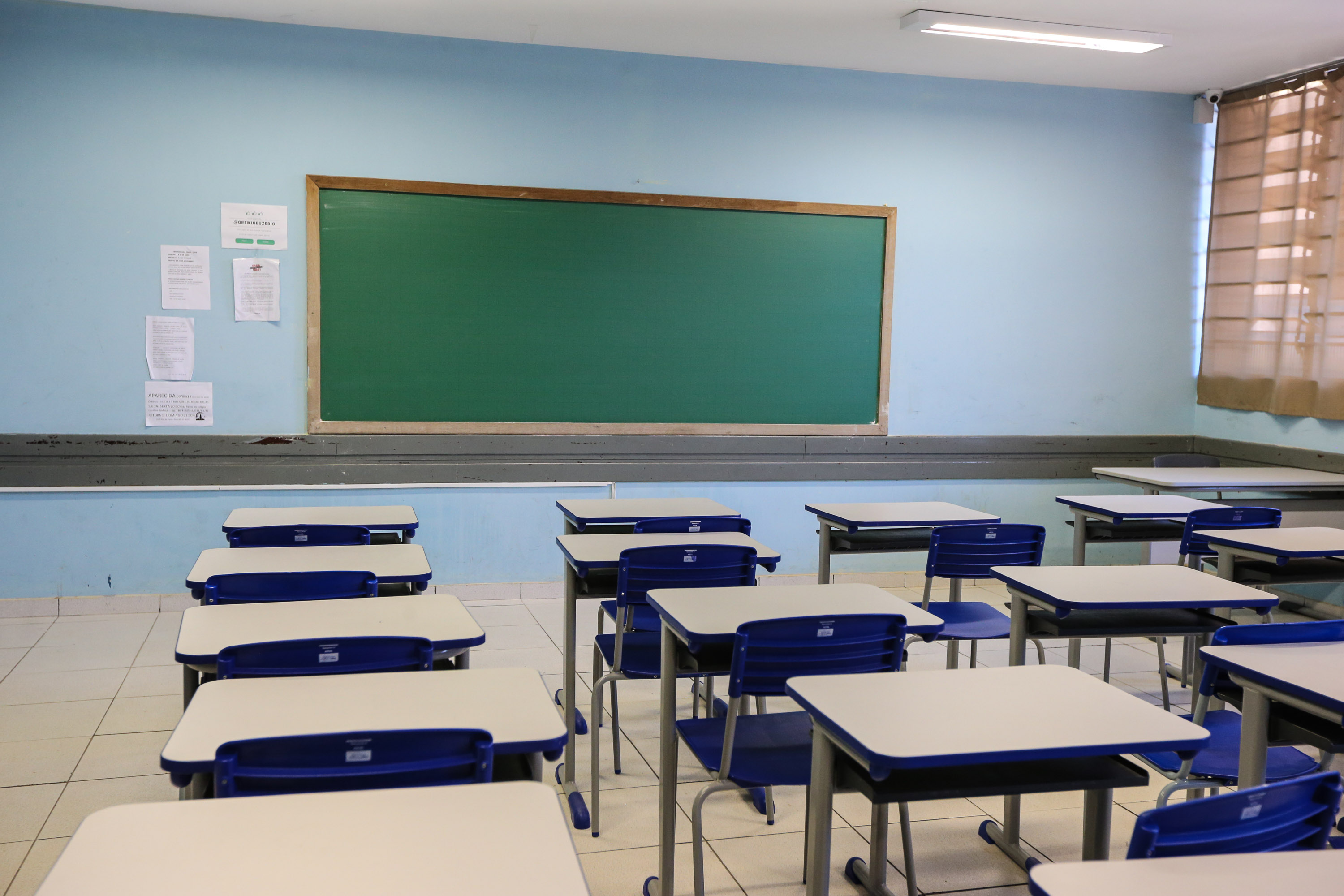 Escolas estaduais enfrentam surto de Covid-19 mesmo sem aulas presenciais