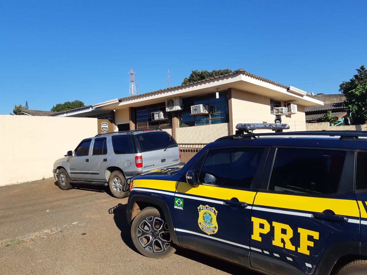 Imagem referente a Denúncia anônima permite que PRF recupere caminhonete que era levada ao Paraguai