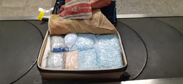 Imagem referente a Jovem é preso no Aeroporto Afonso Pena com 40 mil comprimidos de ecstasy
